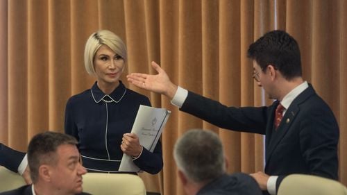 Organizațiile PSD și USR Sibiu îi cer explicații ministrului Turcan pentru ”azilul groazei” din Voluntari, după ce a fost acreditat în timpul mandatului său / Reacția actualului ministru al Culturii: Semnarea acreditării este o cerință administrativă și o obligație legală