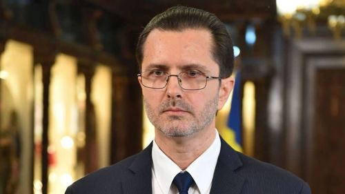 Bănescu: ”Un om care respectă conţinutul Sărbătorii Pascale va rămâne (...) până la sfârşitul slujbei pascale” / Există poate şi prejudecata că lumina adusă de la Ierusalim ar fi cumva superioară luminii aprinse în cătunul X sau Y dintr-o zonă izolată din România. Evident că nu”