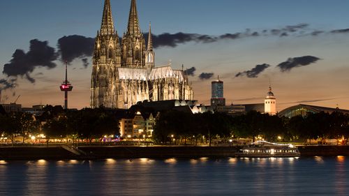 Poliţia din Germania a reţinut cinci francezi şi o belgiană care voiau să escaladeze faimoasa catedrală din Köln