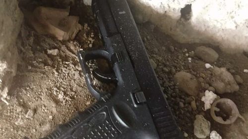 Un bărbat care lucra la groapa de gunoi Ilfov a găsit un încărcător de pistol cu 15 cartuşe