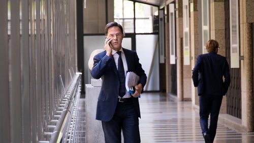 Mark Rutte, a patra oară premier, după ce patru partide formează o coaliţie guvernamentală în Olanda, la nouă luni de la alegerile legislative