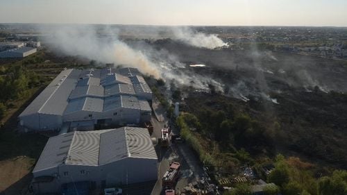 UPDATE Incendiu de vegetație la Clinceni, Ilfov pe o suprafață de trei hectare / Pericol de propagare la locuințe/ 70 de persoane evacuate