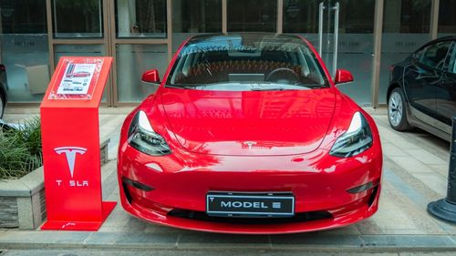 Tesla, compania lui Elon Musk, a făcut lobby în Marea Britanie pentru ca guvernul să taxeze mai mult șoferii de mașini pe benzină și diesel