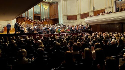 VIDEO Orhestra simfonică din Kiev și-a început turneul european la Varșovia/ Dirijor: În urmă cu trei săptămâni, acest lucru ar fi fost de neconceput, muzicienii se ascundeau de bombele rusești în adăposturi