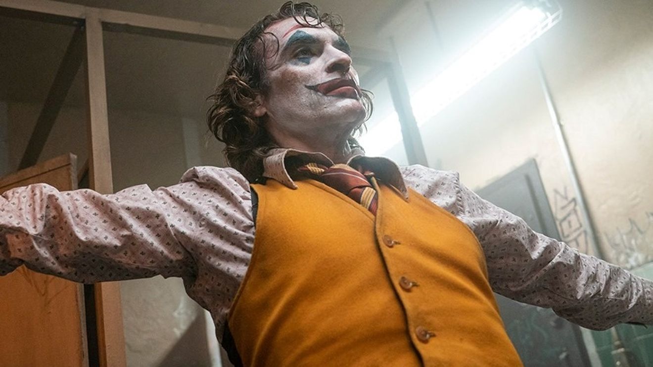 VIDEO Poliția din Atena a organizat razii în cinematografe pentru a împiedica minorii să vadă filmul Joker