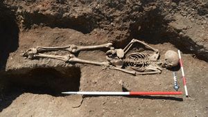 O fetiță din perioada medievală, îngropată cu fața în jos și cu gleznele legate. Arhelogi: Au făcut-o  pentru a împiedica "întoarcerea" din mormânt?