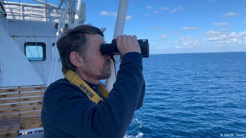 Voluntarul român de pe nava umanitară ”Ocean Viking” care salvează migranți din Mediterana