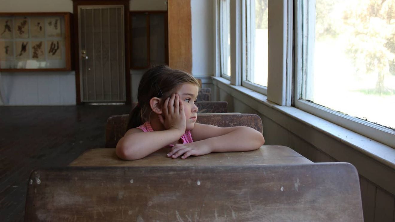 SONDAJ Părerea părinților și bunicilor despre școală, profesori și corupția din serviciile educaționale