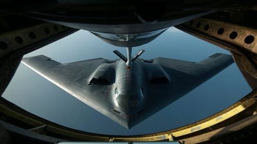 LIVE BREAKING Armata SUA a relocat bombardierele B-2, însoțite de avioane-cisternă, în insula Guam, din Pacific / Israel atacă avioane de luptă F-14 în centrul Iranului / Iranienii, izolați din cauza lipsei internetului / Cinci membri ai Gărzii Revoluționare au fost uciși 