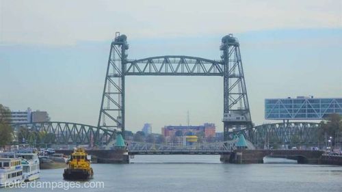 Un pod istoric din Rotterdam nu va mai fi demontat pentru a permite trecerea unui iaht al miliardarului Jeff Bezos