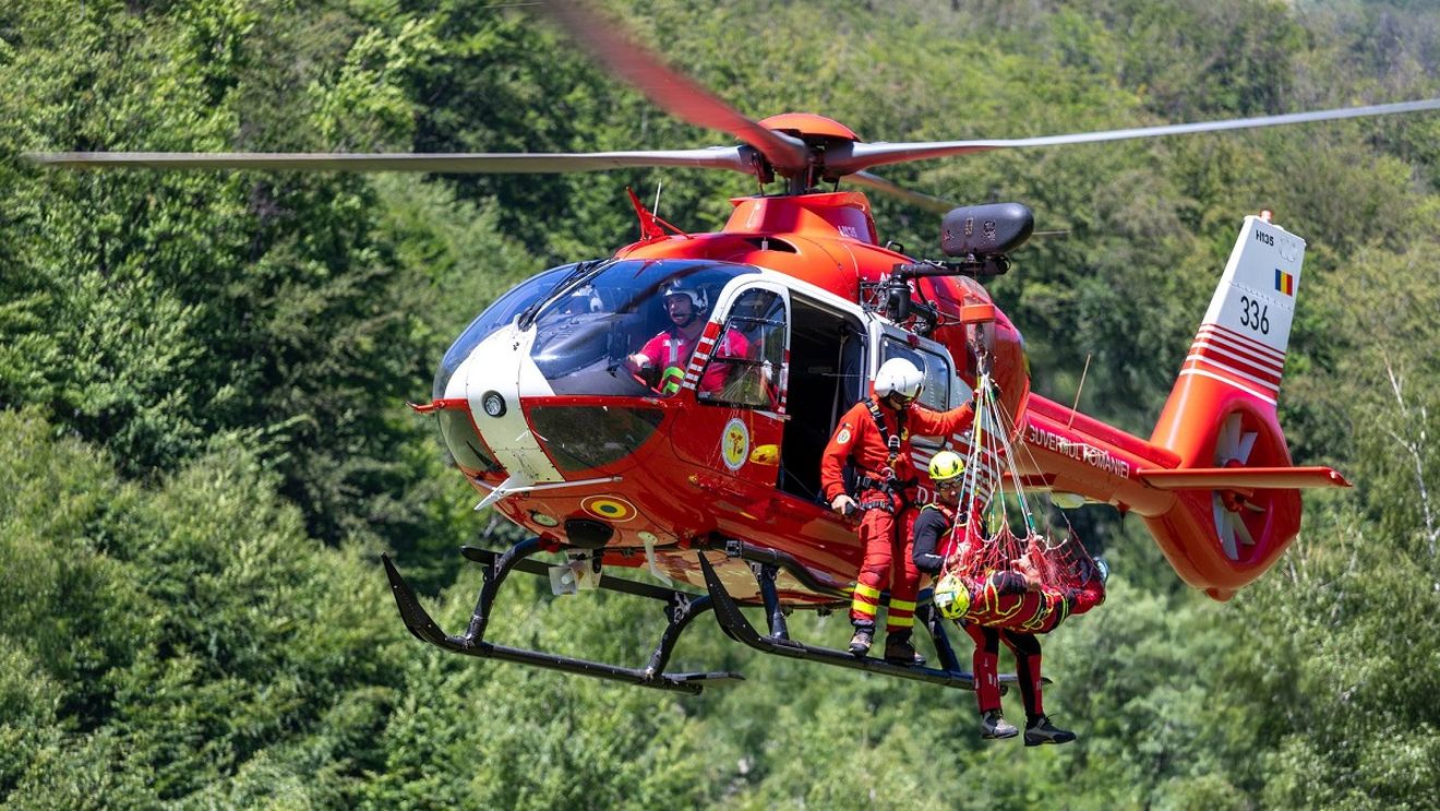 Intervenţie a salvamontiştilor din Braşov, pentru salvarea a patru turişti străini, rămaşi blocaţi pe Brâna Caprelor, în Masivul Bucegi / A fost solicitat şi un elicopter SMURD, pentru a se încerca o intervenţie aeriană