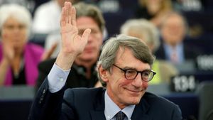 Președintele Parlamentului European, David Sassoli, bolnav de pneumonie, a fost externat din spitalul de la Strasbourg și va continua tratamentul acasă în Italia: „Mulțumesc pentru toate urările calde”