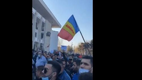 Jandarmii au dat amenzi de 50.000 de lei la protestul împotriva restricțiilor din Constanța/ În continuare se fac verificări pentru identificarea altor persoane care au încălcat măsurile stării de alertă