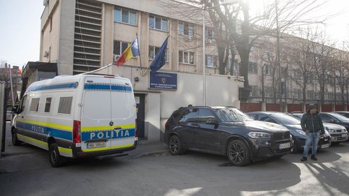 Un tânăr de 20 de ani din Bihor a fost arestat preventiv, suspectat de şantaj / Ar fi forţat o tânără să-i dea 7.000 de lei, în mai multe tranşe, pentru a nu posta în mediul online poze intime cu ea