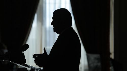 MOTIVARE De ce a fost achitat fostul președinte al Senatului Călin Popescu Tăriceanu, deși era acuzat că nu a pus în aplicare o interdicție de ocupare a unei funcții publice stabilită prin hotărâre judecătorească