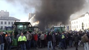 UPDATE Protest agresiv al fermierilor la Bruxelles, în zona Consiliului European: străzi blocate de tractoare, incendieri și confruntări violente cu forțele de ordine / Acordul comercial cu America de Sud, amânat o lună