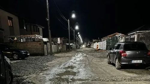 Locuitorii unui cartier din Mangalia apelează la instanță ca să oblige autoritățile locale să le asfalteze străzile / „Suntem sufocați de gropile care ne distrug mașinile” / Primarul ales e acuzat de luare de mită și e suspendat din funcție