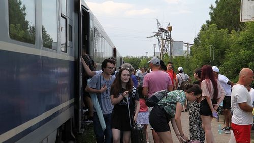 VIDEO Cât costă să ajungi cu trenul sau autobuzul din Constanța la ”Beach, Please!” / Selly: Nu e gratuit, costă în funcție de operatorul privat