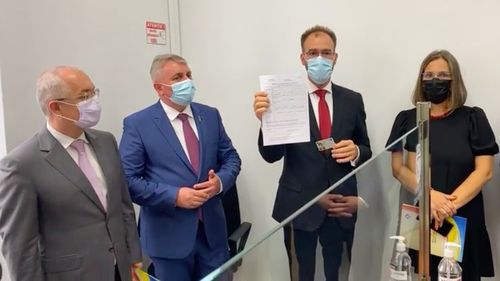 Primele cărți electronice de identitate din România vor fi eliberate la Cluj, anunță ministrul Afacerilor Interne, Lucian Bode