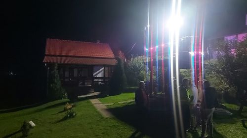 Un termoșemineu a explodat la o cabană din Alba. Doi adolescenți au fost răniți de geamurile sparte