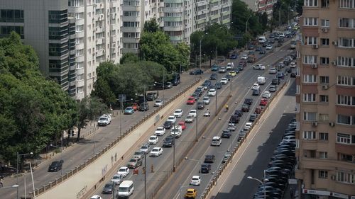 Primarul interimar al Capitalei: Angajaţii primăriei şi a altor instituţii din Municipul Bucureşti pot începe decalat programul, ca să lăsăm timp părinţilor care îşi duc copiii la şcoală să aibă timp să ajungă şi ei la muncă / Săptămâna viitoare luăm decizia