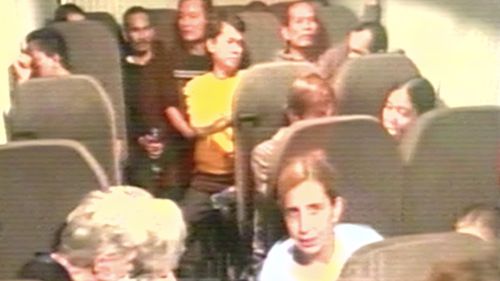 Primul grup de ostatici din Gaza a ajuns în siguranță în Israel, după 49 de zile de când au fost răpiți de teroriștii Hamas / Aceștia vor fi preluați de câteva spitale, pentru verificarea stării de sănătate