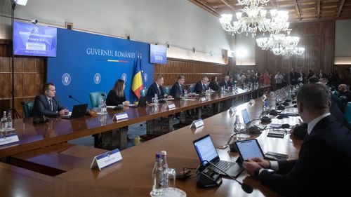 EXCLUSIV Ce restricții îi așteaptă pe funcționarii publici care vor joburi în sectorul privat: 12 luni de interdicții și amenzi de până la 50.000 lei / Proiect de lege adoptat de Guvern