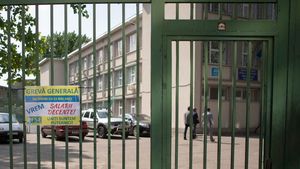 Ministrul Educaţiei crede că trebuie controlat spaţiul din jurul şcolilor, pentru a preveni consumul de droguri: Dacă nu reuşim să împingem din jurul şcolilor dealerii, dacă nu reuşim să blocăm intrarea în şcoală a drogurilor, avem o problemă