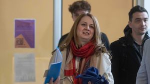 USR o acuză pe Ligia Deca, ministrul Educației, că ”tolerează” abuzurile sexuale din curtea SNSPA, unde ea este profesor