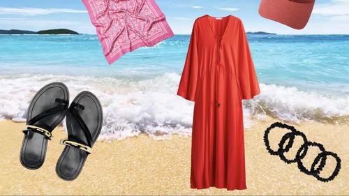 Top accesorii de plajă pentru sezonul 2024 / De la caftane de plajă, papuci sau eșarfe la ochelarii de soare și elasticele de păr