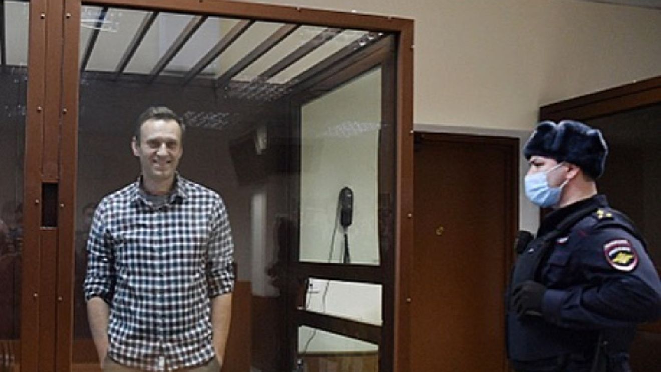 Procurorii ruși au cerut 20 de ani de închisoare pentru opozantul Aleksei Navalnîi, care este judecat de o lună cu uşile închise într-un nou proces pentru „extremism”