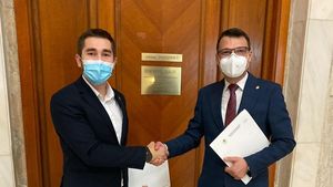 USR PLUS a depus un proiect în Parlament prin care jandarmii vor putea opri în trafic şi controla autovehicule care transportă material lemnos: ”Infracționalitatea a ajuns la cote alarmante”