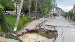 Zeci de drumuri şi podeţe din Buzău afectate de ploi în ultimele zile / DN 10, care leagă Buzăul de Brașov, în pericol de surpare