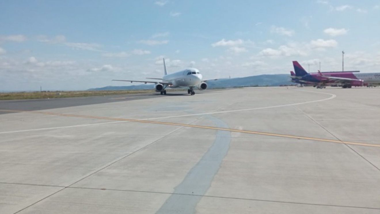 VIDEO O aeronavă cu sistemul de navigație defect a aterizat în siguranță la Iași /  Avionul circula pe ruta Bergamo - Iași și avea 107 pasageri la bord
