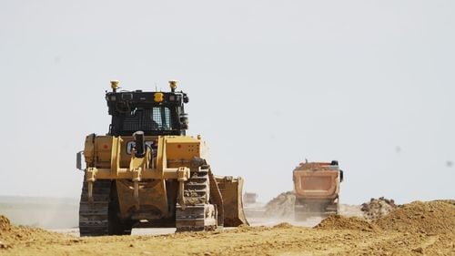 Guvernul a aprobat Ordonanța care permite ajustarea prețurilor prevăzute în contractele de achiziție publică precum și în proiectele finanțate din fonduri europene