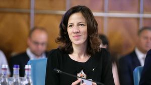 Social-democrata Roxana Mînzatu, numită secretar de stat la Departamentul pentru evaluare integrată şi monitorizarea programelor finanţate din fonduri publice şi europene
