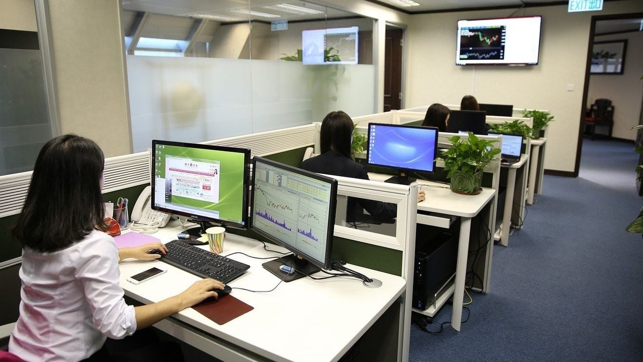 "Vibecesiunea", presupunerea că recesiunea este iminentă, determină concedieri în masă de sărbători/ Cifrele contrazic scepticismul