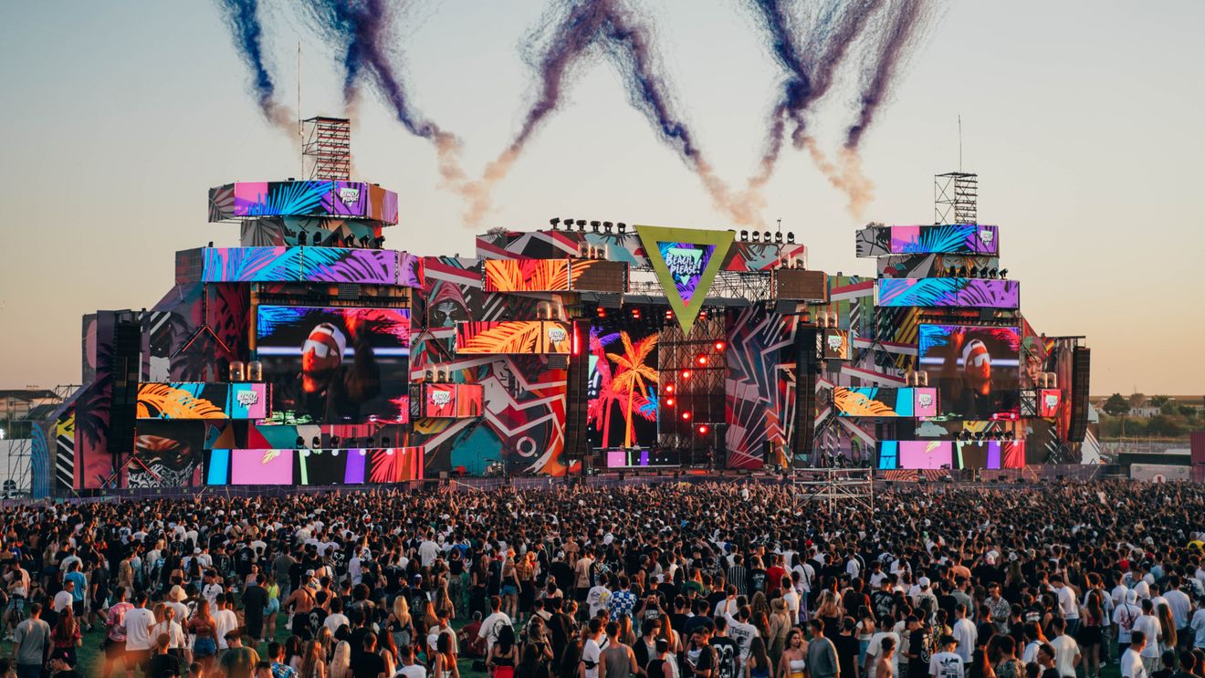 Care sunt cele patru scene amenajate în cadrul festivalului ”Beach, Please!”/ Ce tematică are fiecare scenă
