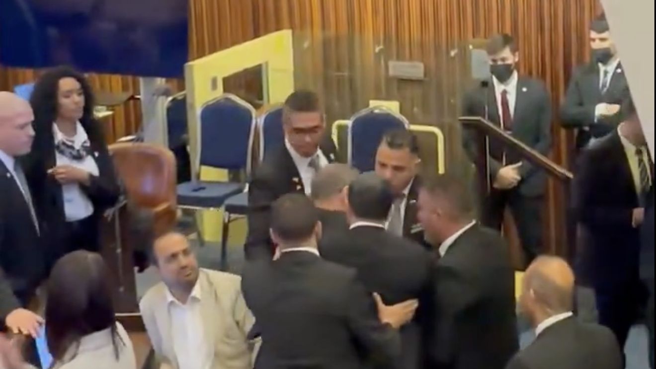 VIDEO „Recunoașteți Palestina”: Discursul lui Trump în Knesset, întrerupt pentru scurt timp de doi parlamentari / Forțele de ordine i-au scos rapid din sală