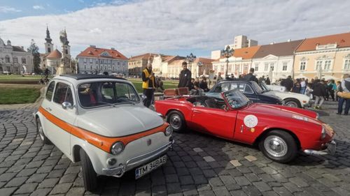 GALERIE FOTO Peste 130 de vehicule de colecție, cu o vechime de cel puțin 30 de ani, la Retroparada Toamnei de la Timișoara
