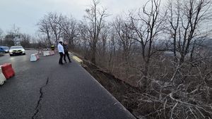 VIDEO Drum surpat în Câmpina / Președintele Consiliului Județean Prahova: „Este destul de gravă situaţia pentru că acolo există un filon de sare”