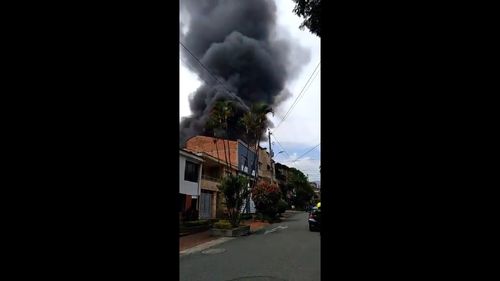 VIDEO Un avion de mici dimensiuni s-a prăbușit într-o zonă rezidențială din Medellin, al doilea oraș ca mărime din Columbia / Opt persoane erau la bord
