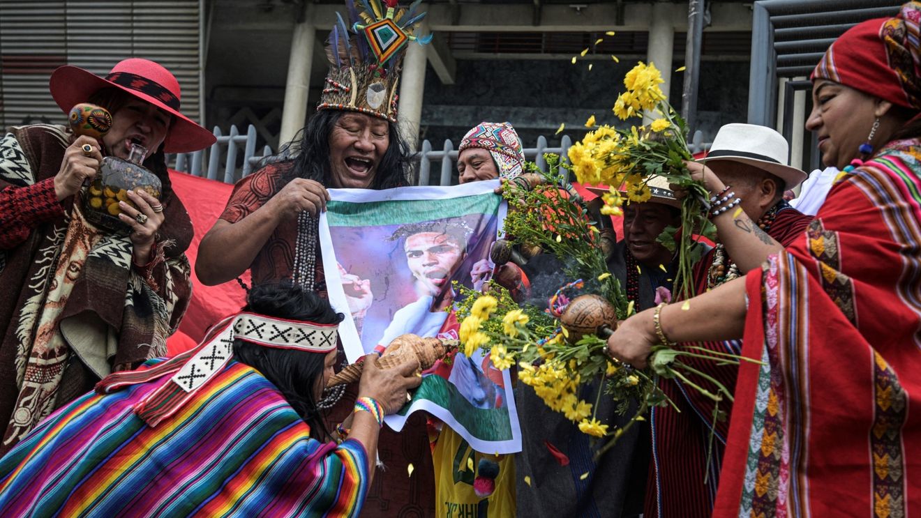 Zece șamani peruani, înarmaţi cu săbii, amulete şi o păpuşă de cârpe, au făcut un ritual pentru a-l „neutraliza” pe Neymar înaintea meciului Peru-Brazilia, din preliminariile CM-2026