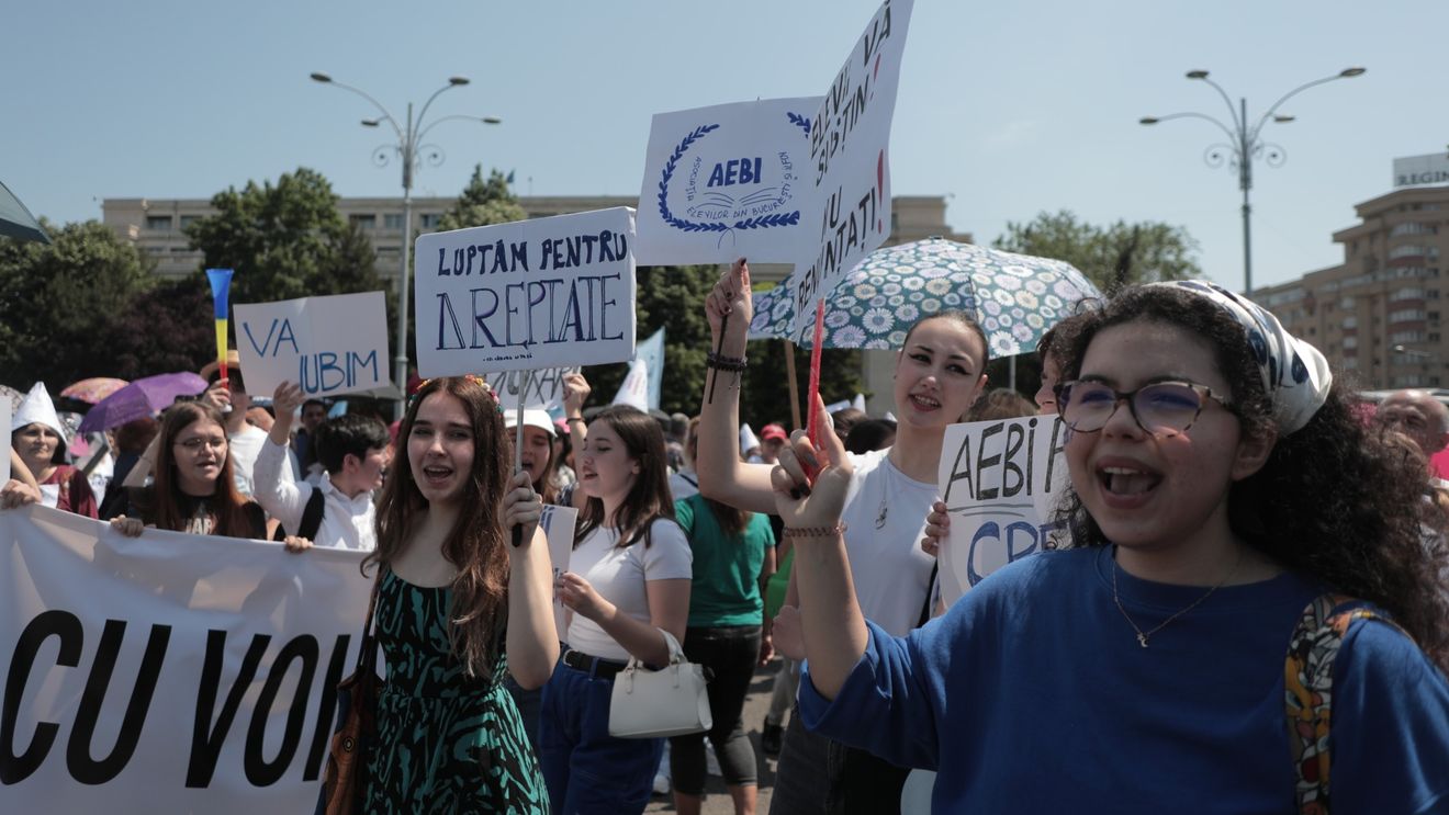 Elevă, la protestul profesorilor: ”Suntem aici deoarece și profesorii au fost lângă noi pentru a schimba sistemul educațional. Educația este cea mai importantă în societatea noastră”