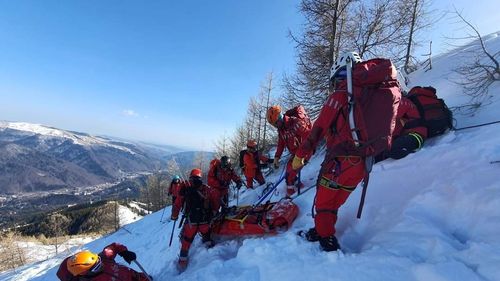 Salvamont: 20 de persoane salvate în ultimele 24 de ore / 5 au fost transportate la spital