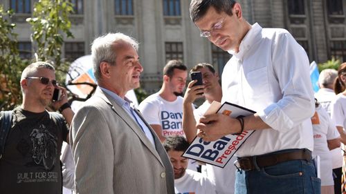 VIDEO Alianța USR PLUS a dat startul campaniei de strângere de semnături pentru candidatura la prezidențiale a lui Dan Barna / Liderul USR: ”România are o Revoluție neterminată. Sunt sigur că vom merge împreună la victorie pentru că miza reală este ca România să se schimbe”