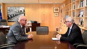 Ioan Mircea Pașcu va fi comisar european fără portofoliu / Juncker a refuzat să îi acorde locul lăsat vacant de Corina Crețu la Dezvoltare Regională