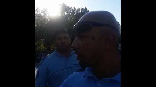 Un tânăr din Ploiești susține că a fost amendat de jandarmi pentru că i-a huiduit și le-a bătut obrazul