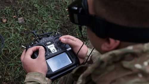 Pe modelul Mossad: Opt operatori ruși de drone și-au pierdut vederea după ce headset-urile folosite pentru controlul dronelor FPV le-au explodat pe față / Dispozitivele explozive din interior s-au activat când au pornit ventilatoarele de răcire