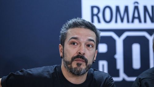 Adrian Despot, solistul trupei rock „Vița de vie”: „Despre Babasha, bravo, dude! Să cânți cum ai făcut-o, în fața unui stadion care te huiduie, it's so fckn rock'n roll încât n-are cum să nu fie bine. Ba chiar te invidiez că nu am fost eu în locul tău, să mă scald în oceanul ăla de ipocrizie”